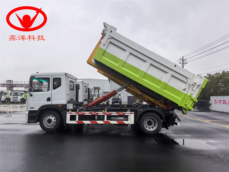 18噸東風(fēng)D9勾臂垃圾車