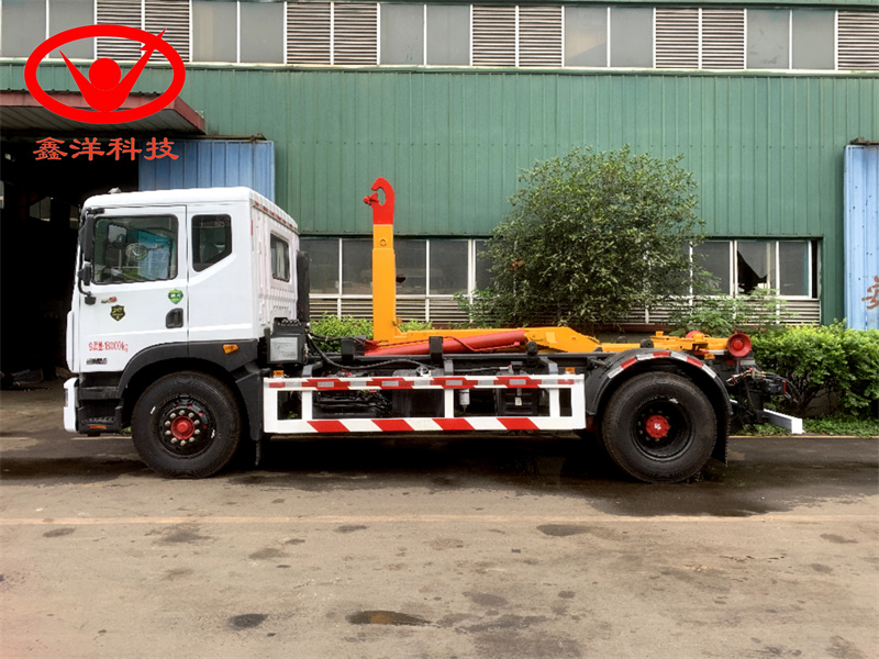 18噸東風(fēng)D9勾臂垃圾車