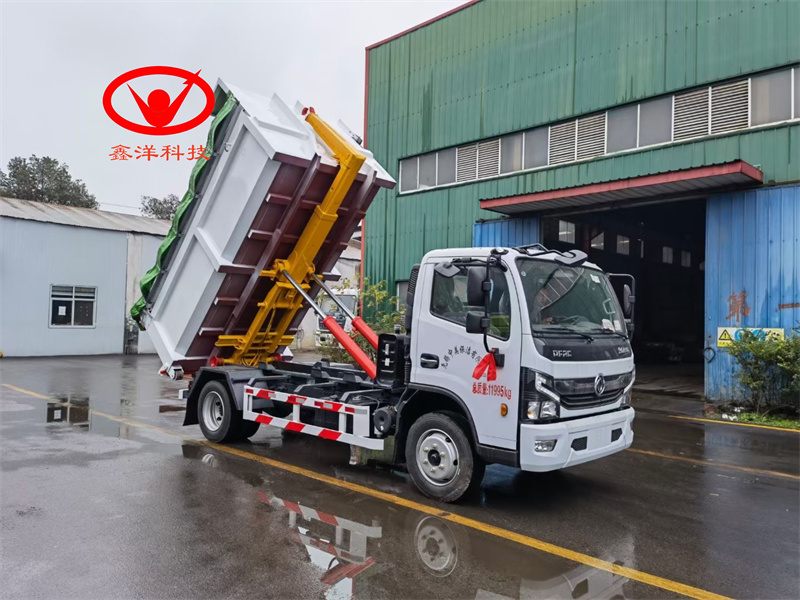 東風(fēng)多利卡D7勾臂垃圾車